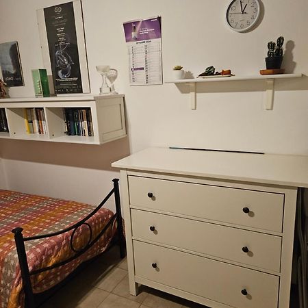Stanza In Appartamento Privato Zona San Vitale Bologna Exterior foto